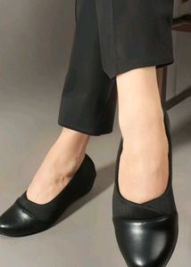 Chic Black Heels with toe comforter