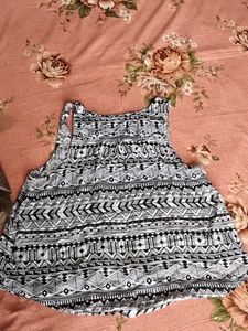 Black &amp; White Tribal Print Sleeveless Crop Top