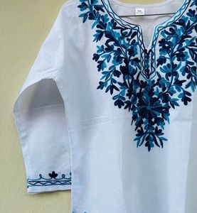 White  short kurti with thread