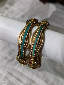 Elegant Gold-Tone Bangle Set