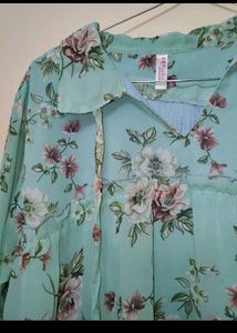 Women Flared Top.