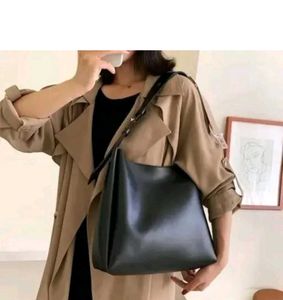 Stylish Black Handbag