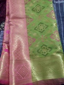 Green &amp; Pink Saree With Stitched Blouse (42 Inch)