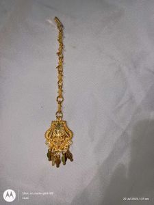 gold maangtika tiki hair pin