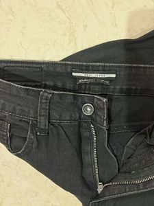 DEAL JEANS Black Frayed Hem Jean