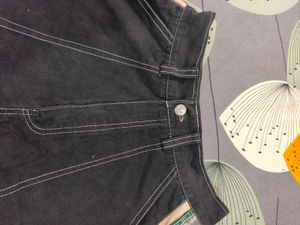Loose Fitting Cargo Jeans