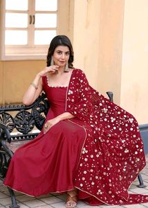 New/Unused Embroidered Satin Sleeveless Gown Set