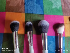 10 Pcs Of Paush beauty Brushes And Storage Bage