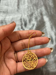 SALE ! Classy Gold Plated Light Metal Earings