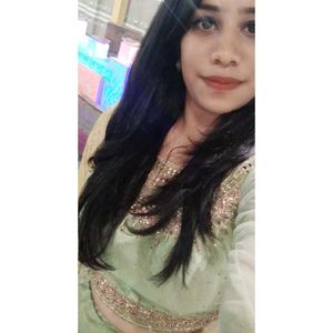 Elegant Green &amp; Gold Embellished Pehenga