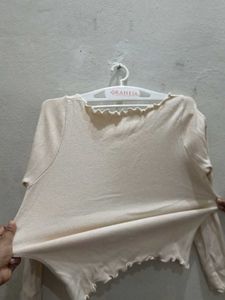 Cute Ruffled Long Sleeve Top