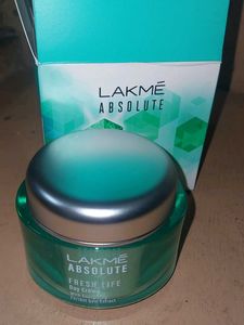 LAKME ABSOLUTE Fresh Life Day Creme