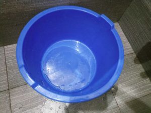 Blue Tub In Good Condition