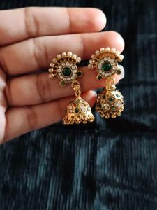 Emerald &amp; Pearl Jhumka Earrings
