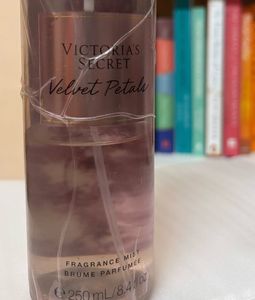 Victoria&#39;s Secret Velvet Petals