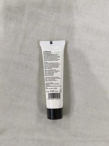 Minimalist 10ml sunscreen and 20ml shampoo combo