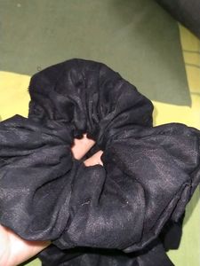 Black Big Scrunches