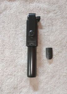 Selfie Stick R1 - Like New Box Remote Not Working