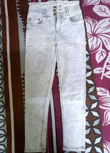 Gray High-Waisted Jeans