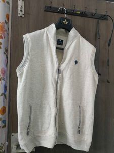 Sleeveless Zip-Up Vest