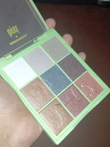 Pixi+ hello kitty eyeshadow pallette