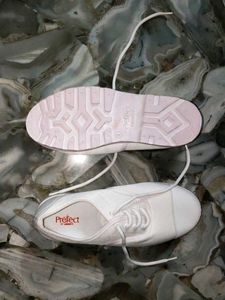 Prefect White Canvas Lace-Up Sneakers