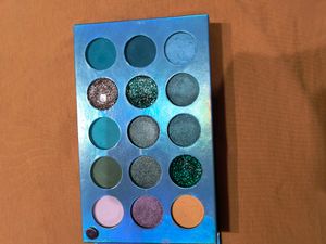 Color Board Urbanmac Eyeshadow Palette