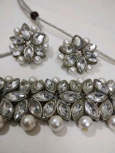 Glittering Necklaces Set Of Choker With Earrings