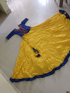 Beautiful Layerd Skrit And Yellow Top