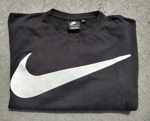 🦓OG NIKE BLACK TSHIRT