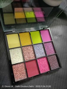 S.f.r color Eyeshadow Palette