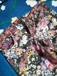 Nice Flowers Print Pent Size Porblam So I Sell