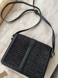 Chic Black Crossbody Bag