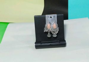 earings off white beaded