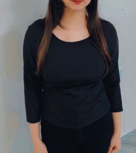 Max Black Top