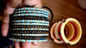5 Set Bangles With Rajasthani Chooda