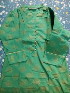 Avaasa Green Kurti