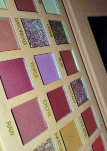 Nude Eyeshadow Pallete