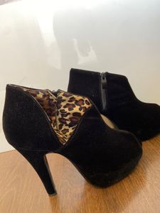 Final Pricedrop Black Suede Stelatoes