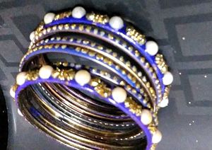 Blue &amp; Pearl Bangle Set