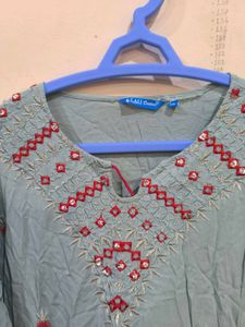 Teal kurti, pant and chunni set.