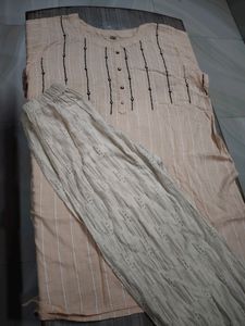 The Size Of This Kurta And Pant Set Is Xl