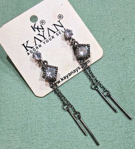 Pretty Korean Model Earrings 🖤