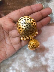 Golden Tone With Pearl Earring &amp; Maang Tikka