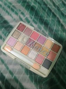 Ramen 18 Color Eyeshadow