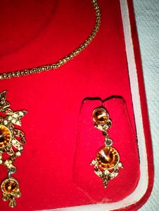 Elegant Necklace &amp; Earring Set 💫