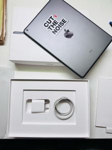 iPad 9th Gen -(64GB)- Great Condition!