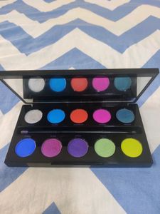 URBAN DECAY Eye Shadow Pallet In Shade &#39;ELECTRIC&#39;