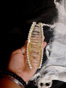 Korean White Pearl Clucher Or Clip