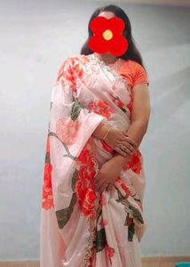 Floral Print Saree With Ready Made Blouse